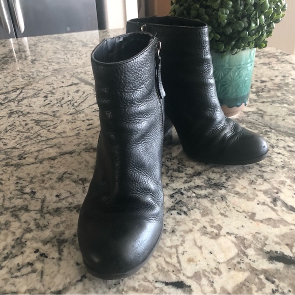 Reaction Kenneth Cole Black Leather Ankle Boots Women’s Size 8.5M - Picture 3 of 11